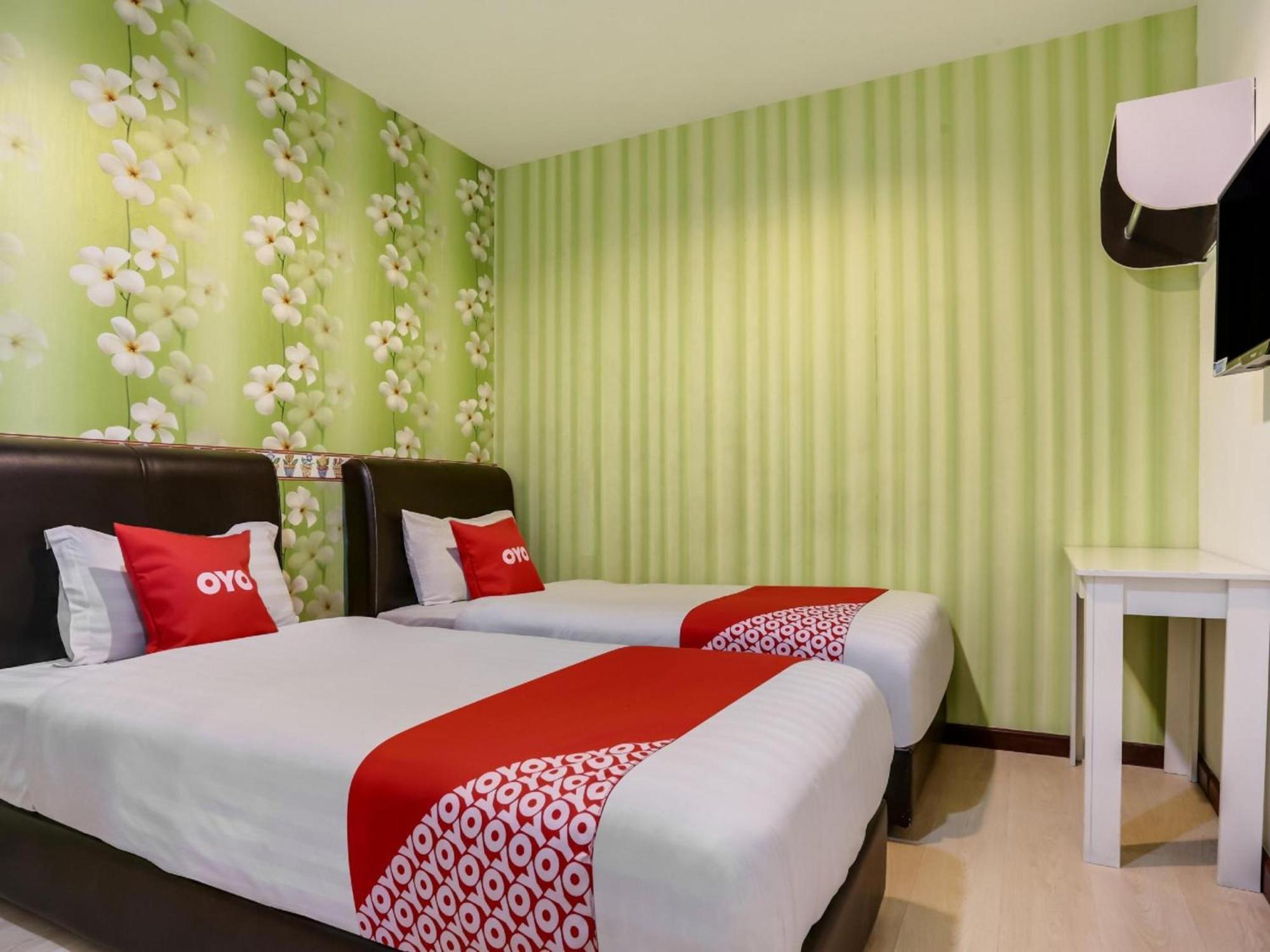 Oyo 89583 Grove Hotel Kajang Exterior foto